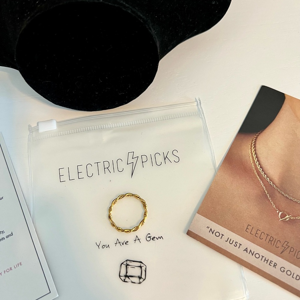NWT Electric Picks Yellow Gold Twist Ring Size 7